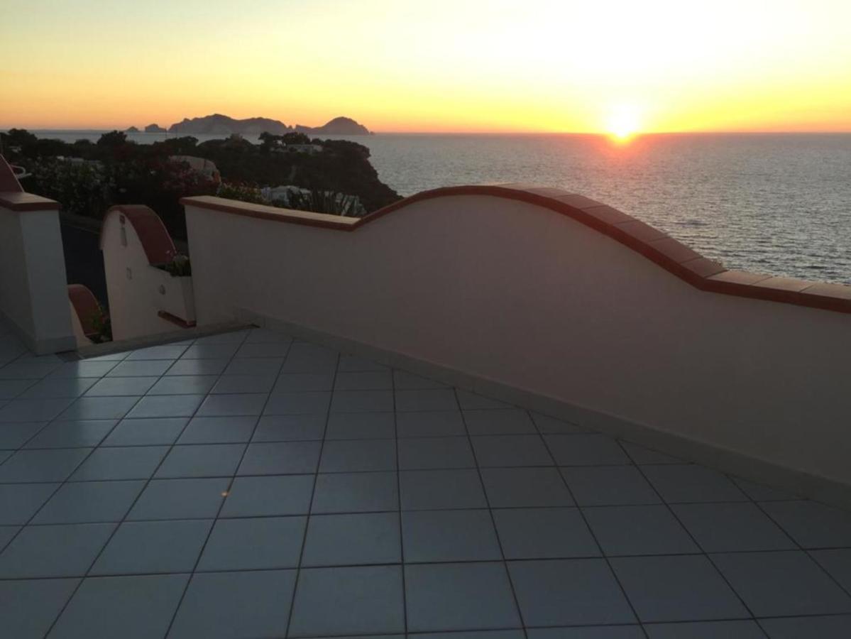 La Casa Del Capitano Ponza Villa Bagian luar foto